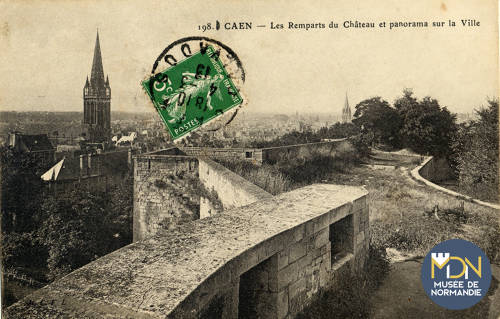 FK-116-Caen, les remparts du château et panorama de la ville.jpg