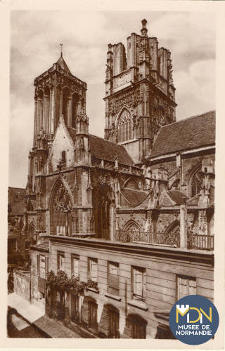 FK-041-Caen, église Saint-Jean et Tour Penchée 01.jpg