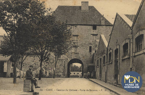 cl_01_148_Caencaserne du chateau-porte de secours.jpg