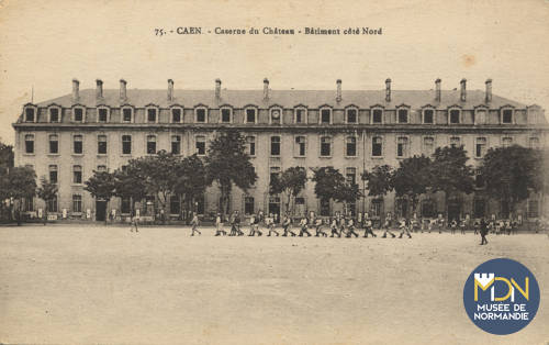cl_01_151_Caen-caserne du château- batiment côté nord.jpg
