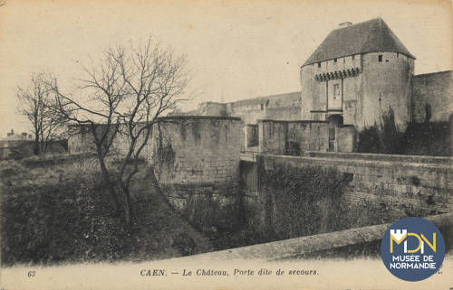 cl_01_164_Caen- le château porte de secours.jpg
