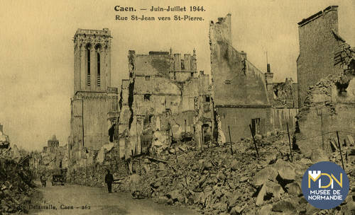 cl_11_099_Caen Juin,Juillet 1944- Rue St-Jean vers St-Pierre.jpg