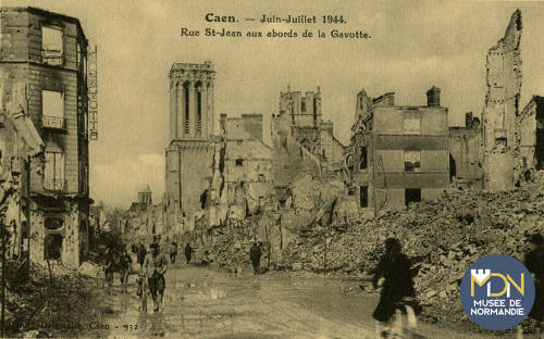 196 - cl_11_118__Caen Juin,Juillet 1944-Rue St-Jean aux abord de la Gavotte.jpg