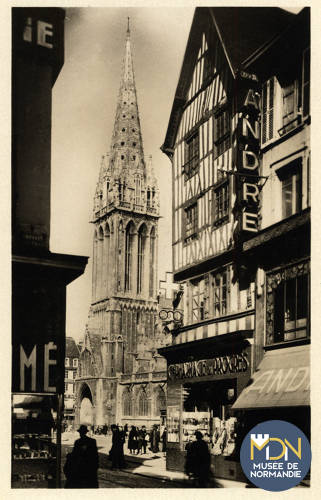 21-19 - cl_03_009_Caen- Le clocher de St-Pierre vue de la rue St-Jean.jpg