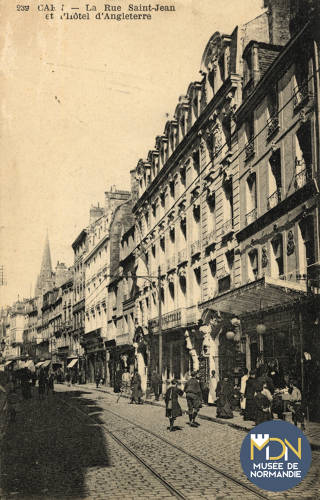 85-77 - La rue St-Jean et l'Hotel d'Angleterre.jpg