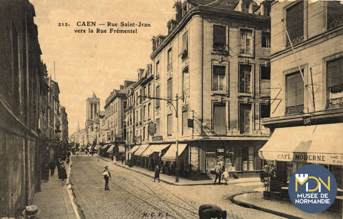 229-213 - cl_03_095_Caen - La rue St-Jean vers la rue Frémentel.jpg