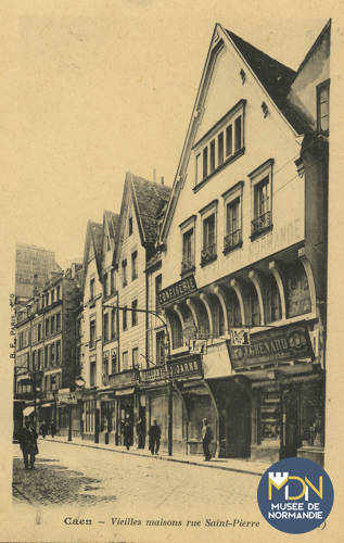 28-40 -1906- Cl_04_211_CAEN- Vieille Maison Rue St-Pierre.jpg