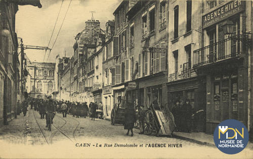 Cl_05_219_CAEN- La rue de Demolombe et l'Agence Hiver.jpg