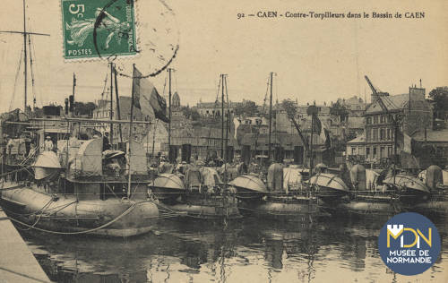 Courtonne - Cl_07_129_CAEN -Contre-Torpilleurs dans le bassin de Caen.jpg