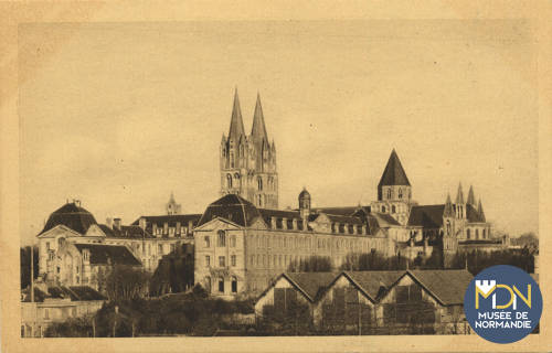 Cl_06_333_Caen-Eglise St Etienne et abbaye aux hommes-Vue de la maison des étudiants.jpg
