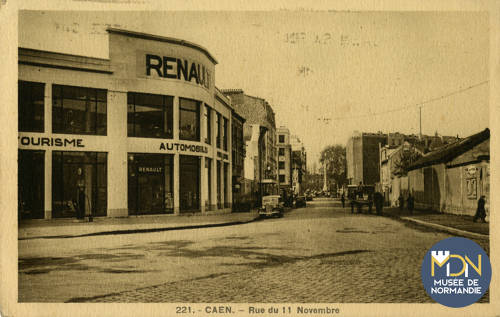 42 - Renault Cl_06_445_Caen-Rue du 11 novembre.jpg