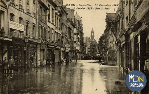 156-136 - Cl_09_315_Caen_Inondations 31 décembre 1925-1er janvier 1926_Rue St Jean.jpg