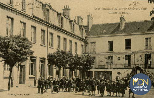 Cl_10_168_Caen_Petit Ste Marie-la Fête de Jeanne d'Arc.jpg