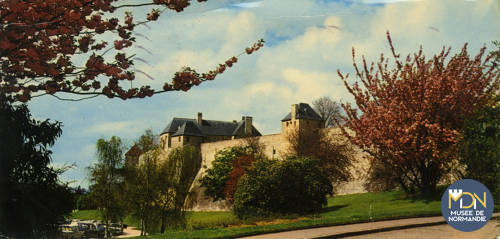 Cl_12_382_Caen_les remparts du Château.jpg