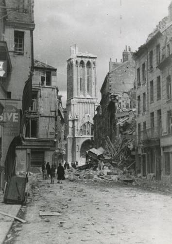 AM, rue Saint-Pierre en ruines.jpg