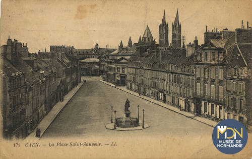 11-18 - Cl_06_113_Caen-Place St Sauveur.jpg