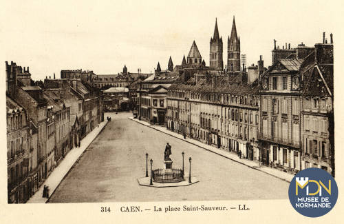 18-11 - FK-142-Caen, place Saint-Sauveur.jpg