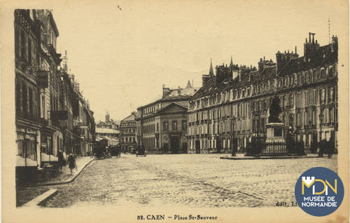 24-34 - Cl_06_117_Caen-Place St Sauveur.jpg