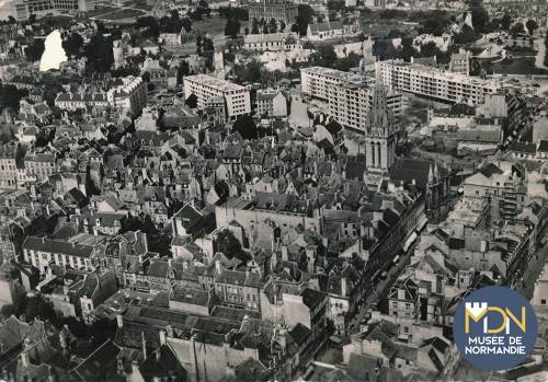 Vue aérienne de la rue Démolombe et rue Saint-Pierre (Léger).jpg