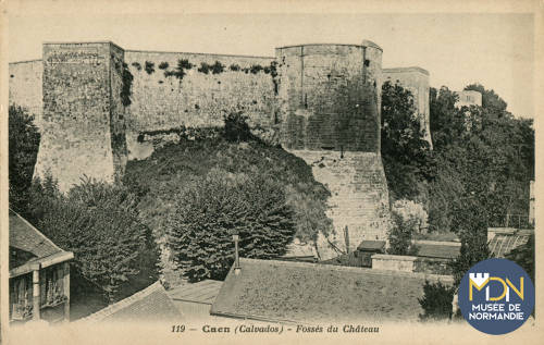 Remparts du château au bout de la rue Graindorge (Léger).jpg